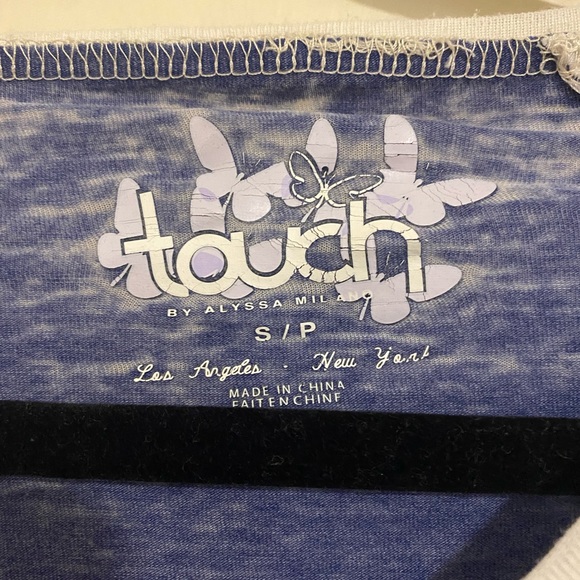 Women’s official NHL Maple Leafs shirt - Picture 2 of 3